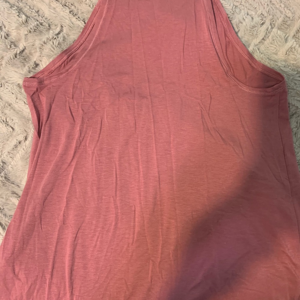 Beautiful top - Picture 2 of 2